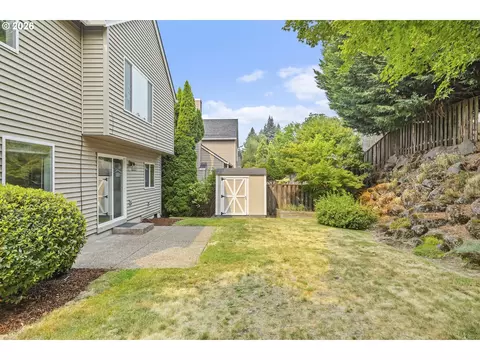 Exterior - 14955 SE Stanhope Rd, Clackamas, OR 97015 photo 5 of 7