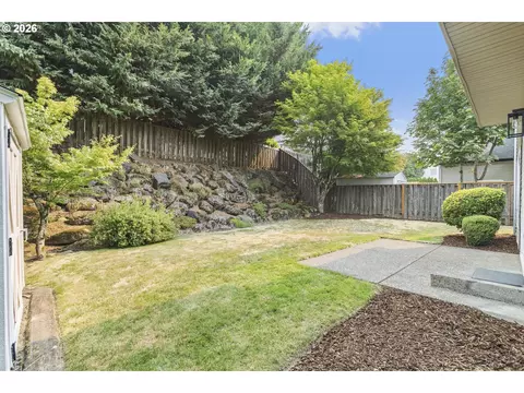 Exterior - 14955 SE Stanhope Rd, Clackamas, OR 97015 photo 4 of 7