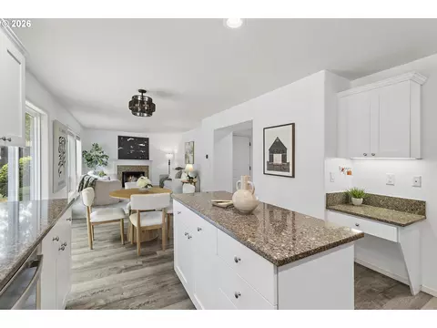 Kitchen - 14955 SE Stanhope Rd, Clackamas, OR 97015 photo 7 of 7