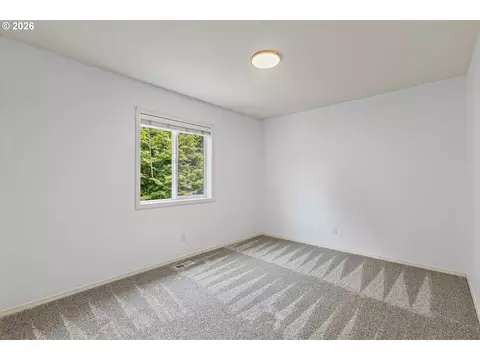 Bedroom - 14955 SE Stanhope Rd, Clackamas, OR 97015 photo 5 of 10