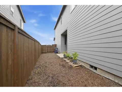 Exterior - 875 Legacy, Eugene, OR 97402 photo 7 of 13
