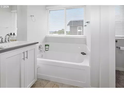 Bath - 875 Legacy, Eugene, OR 97402 photo 4 of 5