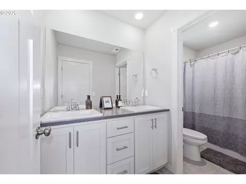 Bath - 875 Legacy, Eugene, OR 97402 photo 5 of 5