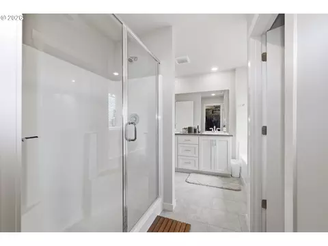Bath - 875 Legacy, Eugene, OR 97402 photo 3 of 5