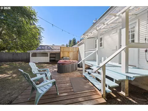 Exterior - 112 Hansen Ln, Eugene, OR 97404 photo 9 of 16