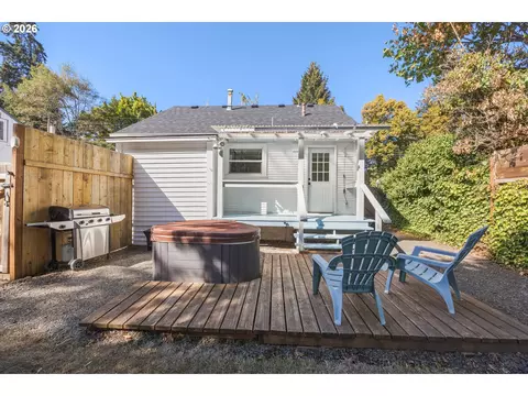 Exterior - 112 Hansen Ln, Eugene, OR 97404 photo 6 of 16