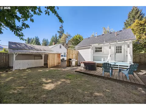 Exterior - 112 Hansen Ln, Eugene, OR 97404 photo 5 of 16
