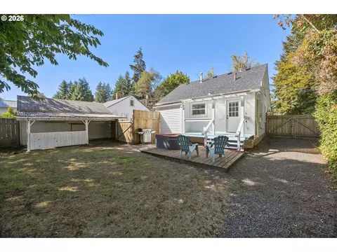 Exterior - 112 Hansen Ln, Eugene, OR 97404 photo 4 of 16