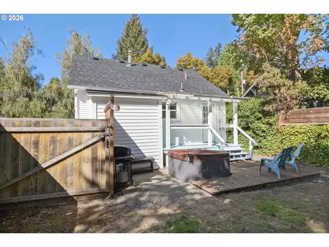 Exterior - 112 Hansen Ln, Eugene, OR 97404 photo 11 of 16