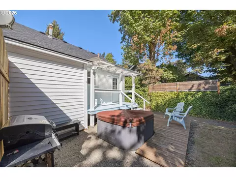 Exterior - 112 Hansen Ln, Eugene, OR 97404 photo 10 of 16