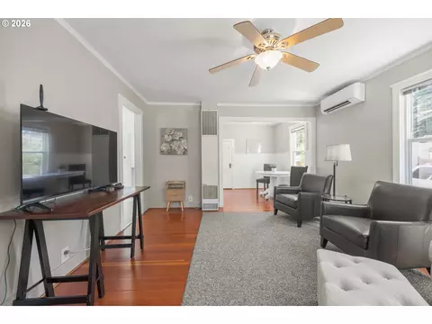 Living - 112 Hansen Ln, Eugene, OR 97404 photo 2 of 5