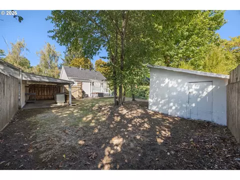 Exterior - 112 Hansen Ln, Eugene, OR 97404 photo 12 of 16