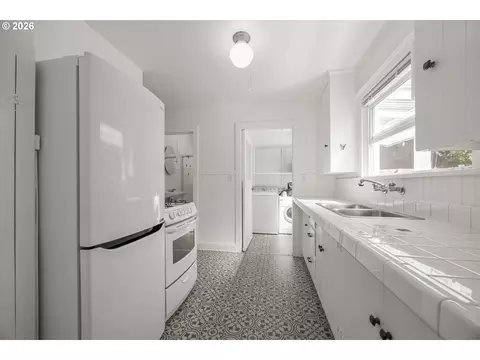 Kitchen - 112 Hansen Ln, Eugene, OR 97404 photo 1 of 4
