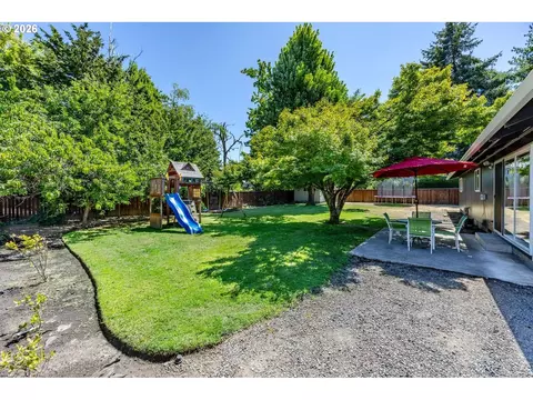 Exterior - 2219 19th St, Springfield, OR 97477 photo 2 of 14