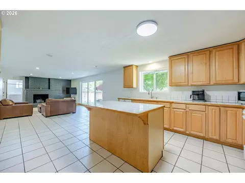 Kitchen - 2219 19th St, Springfield, OR 97477 photo 1 of 5