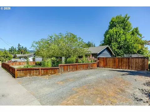 Exterior - 2219 19th St, Springfield, OR 97477 photo 9 of 14