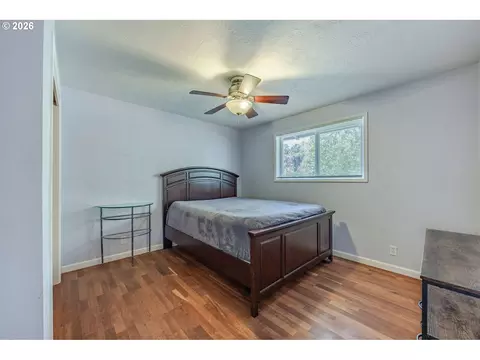 Bedroom - 2219 19th St, Springfield, OR 97477 photo 3 of 6
