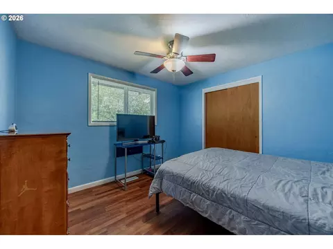 Bedroom - 2219 19th St, Springfield, OR 97477 photo 5 of 6