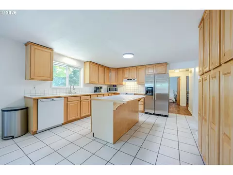 Kitchen - 2219 19th St, Springfield, OR 97477 photo 3 of 5