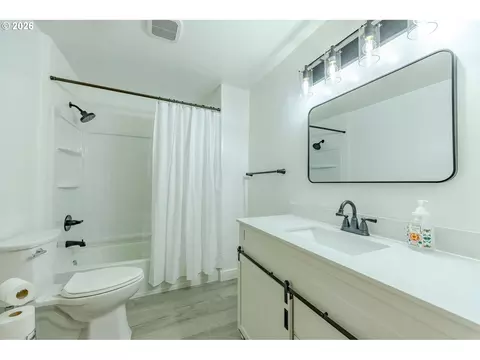 Bath - 2219 19th St, Springfield, OR 97477 photo 2 of 2