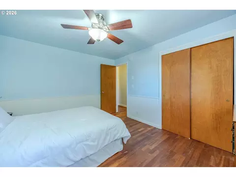 Bedroom - 2219 19th St, Springfield, OR 97477 photo 2 of 6