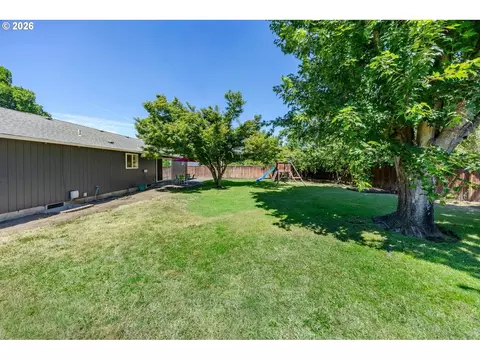 Exterior - 2219 19th St, Springfield, OR 97477 photo 11 of 14