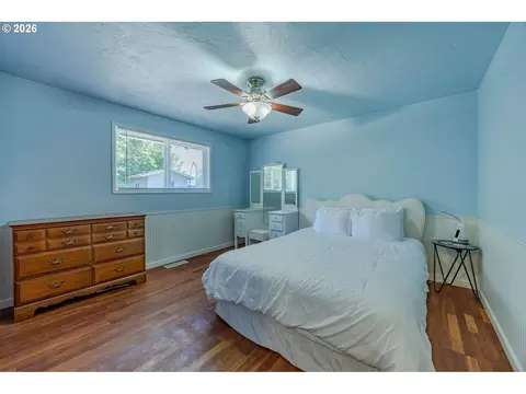 Bedroom - 2219 19th St, Springfield, OR 97477 photo 1 of 6
