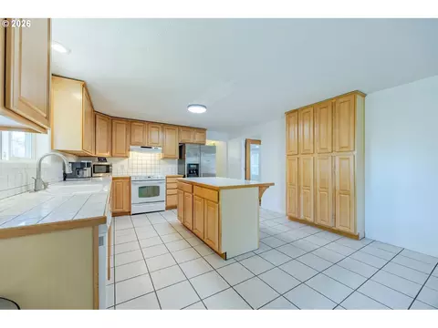 Kitchen - 2219 19th St, Springfield, OR 97477 photo 5 of 5