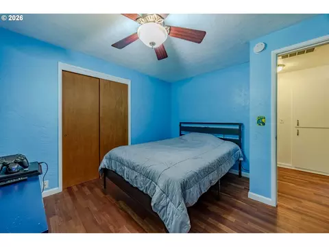Bedroom - 2219 19th St, Springfield, OR 97477 photo 6 of 6