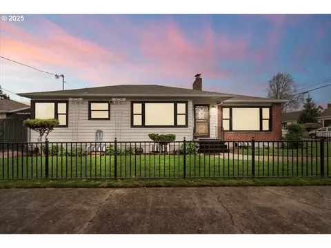 1805 NE Saratoga St, Portland, OR 97211