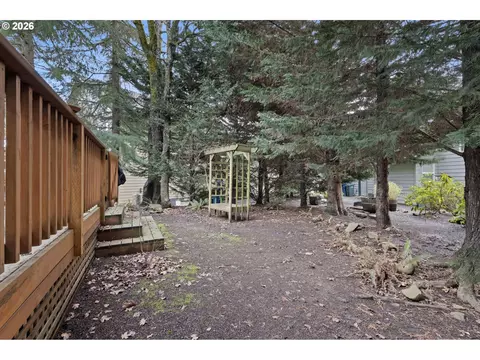 Exterior - 3368 Bentley Ave, Eugene, OR 97405 photo 4 of 7