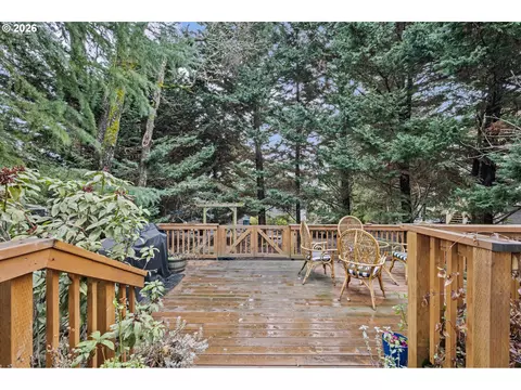 Exterior - 3368 Bentley Ave, Eugene, OR 97405 photo 7 of 7