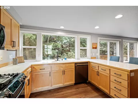 Kitchen - 3368 Bentley Ave, Eugene, OR 97405 photo 2 of 3