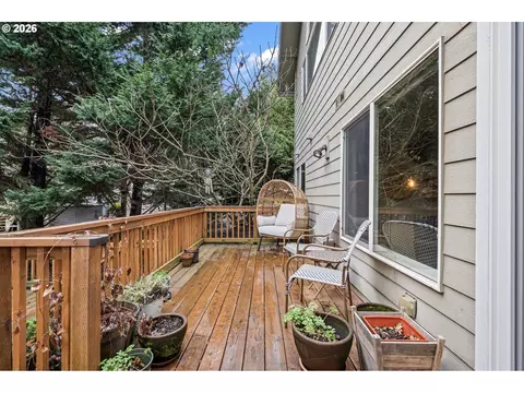 Exterior - 3368 Bentley Ave, Eugene, OR 97405 photo 6 of 7