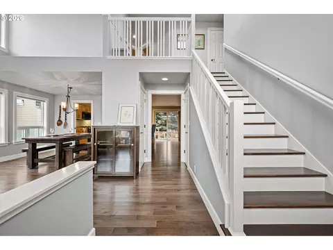 Entry Way - 3368 Bentley Ave, Eugene, OR 97405 photo 2 of 8