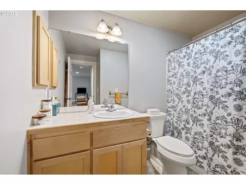Bath - 3368 Bentley Ave, Eugene, OR 97405 photo 1 of 6