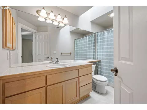 Bath - 3368 Bentley Ave, Eugene, OR 97405 photo 6 of 6