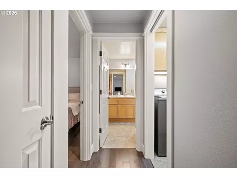 Entry Way - 3368 Bentley Ave, Eugene, OR 97405 photo 4 of 8