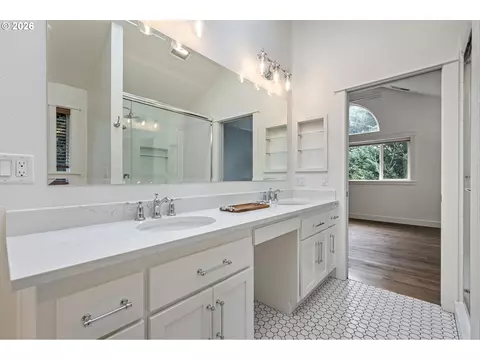 Bath - 3368 Bentley Ave, Eugene, OR 97405 photo 4 of 6