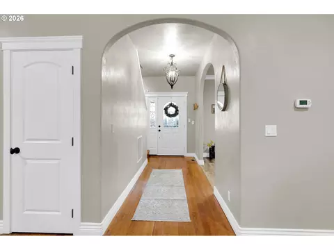 Entry Way - 1930 Hawkins Ln, Eugene, OR 97405 photo 2 of 5