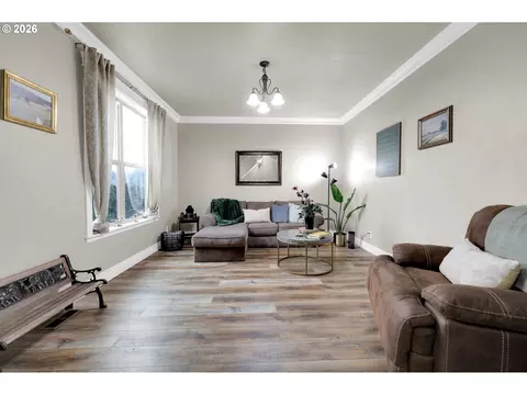Living - 1930 Hawkins Ln, Eugene, OR 97405 photo 1 of 3