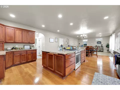 Kitchen - 1930 Hawkins Ln, Eugene, OR 97405 photo 2 of 3