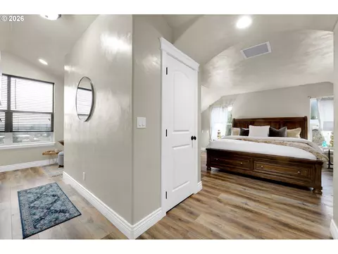 Entry Way - 1930 Hawkins Ln, Eugene, OR 97405 photo 5 of 5