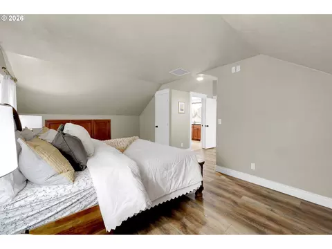 Bedroom - 1930 Hawkins Ln, Eugene, OR 97405 photo 2 of 5