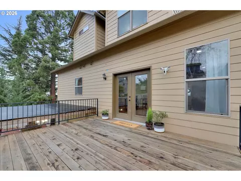 Exterior - 1930 Hawkins Ln, Eugene, OR 97405 photo 9 of 10