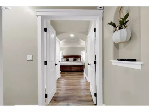 Entry Way - 1930 Hawkins Ln, Eugene, OR 97405 photo 4 of 5