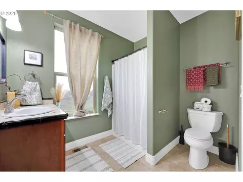 Bath - 1930 Hawkins Ln, Eugene, OR 97405 photo 1 of 6
