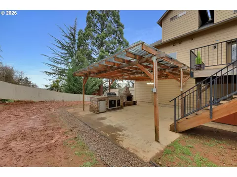 Exterior - 1930 Hawkins Ln, Eugene, OR 97405 photo 7 of 10