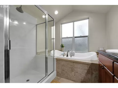 Bath - 1930 Hawkins Ln, Eugene, OR 97405 photo 5 of 6