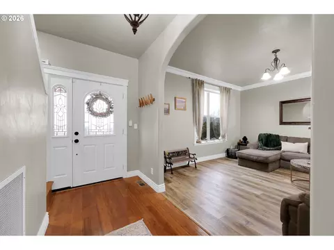 Entry Way - 1930 Hawkins Ln, Eugene, OR 97405 photo 3 of 5
